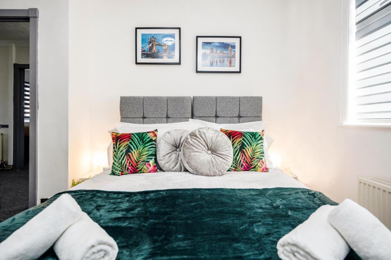Heathrow 2-Bedroom Maisonette With Parking West Drayton  Eksteriør billede