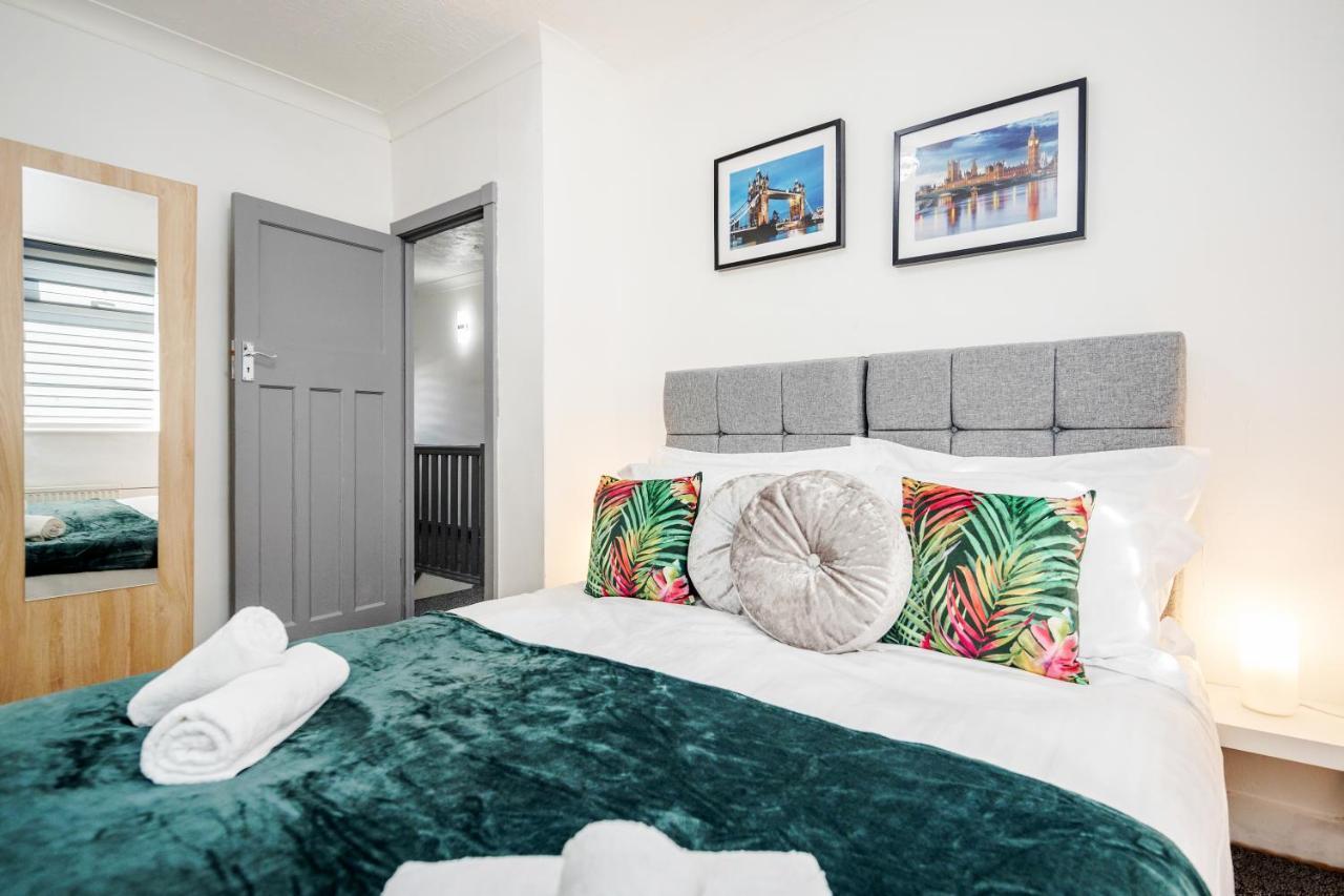 Heathrow 2-Bedroom Maisonette With Parking West Drayton  Eksteriør billede