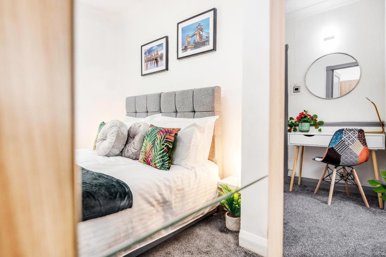Heathrow 2-Bedroom Maisonette With Parking West Drayton  Eksteriør billede
