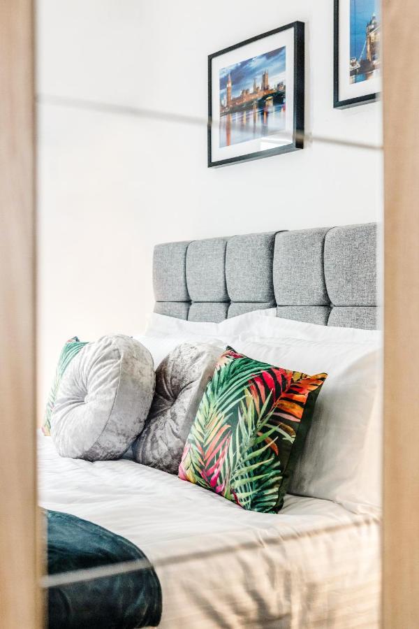 Heathrow 2-Bedroom Maisonette With Parking West Drayton  Eksteriør billede