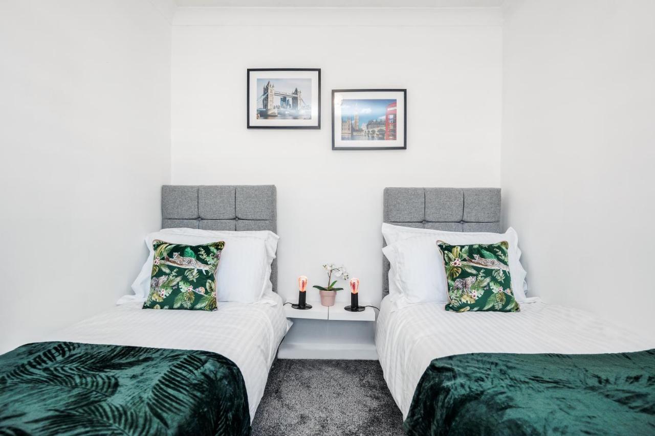 Heathrow 2-Bedroom Maisonette With Parking West Drayton  Eksteriør billede