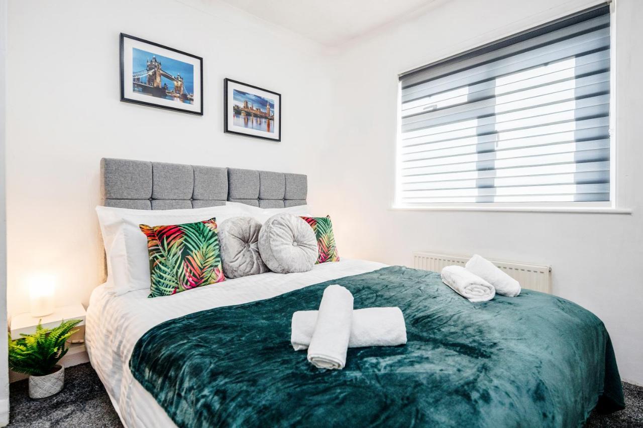 Heathrow 2-Bedroom Maisonette With Parking West Drayton  Eksteriør billede
