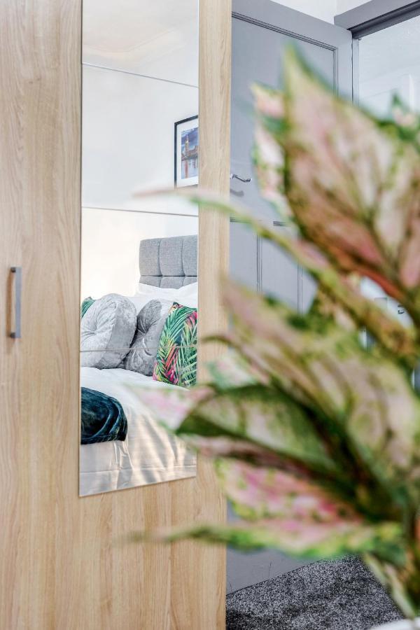 Heathrow 2-Bedroom Maisonette With Parking West Drayton  Eksteriør billede