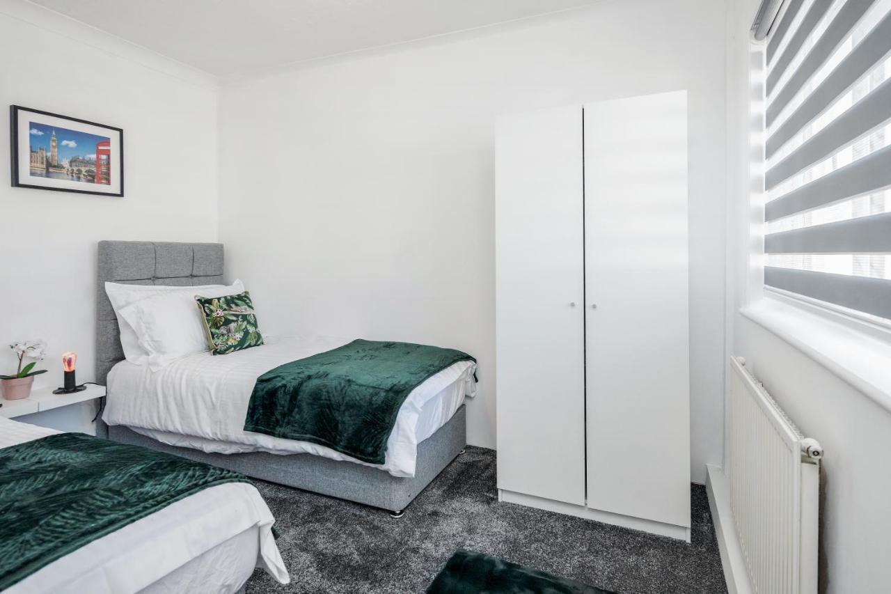 Heathrow 2-Bedroom Maisonette With Parking West Drayton  Eksteriør billede