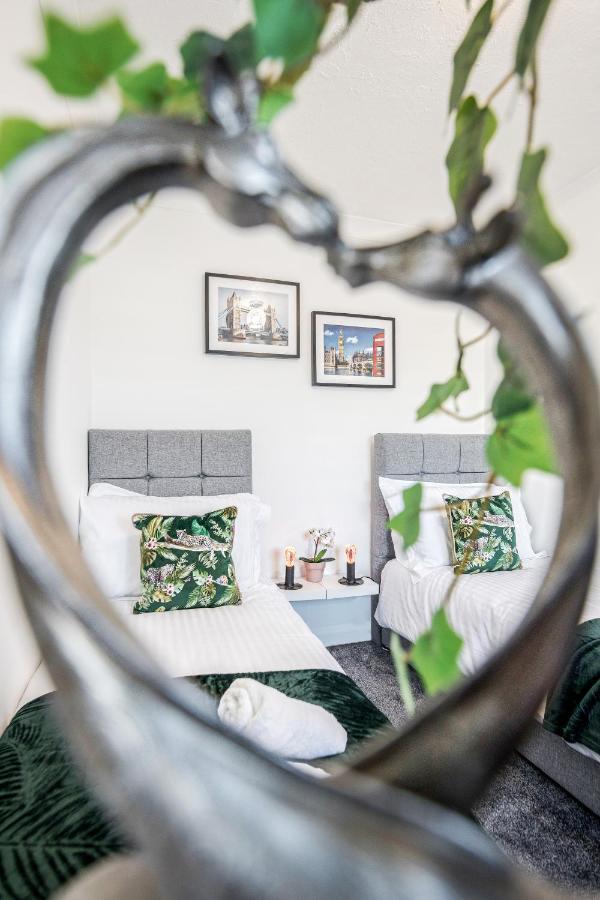 Heathrow 2-Bedroom Maisonette With Parking West Drayton  Eksteriør billede