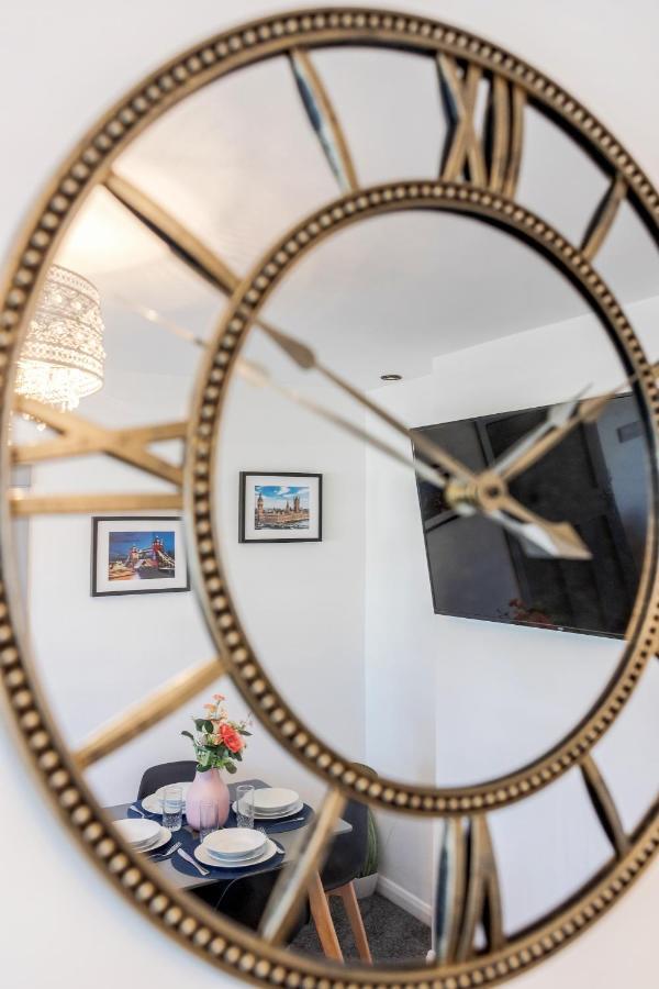 Heathrow 2-Bedroom Maisonette With Parking West Drayton  Eksteriør billede