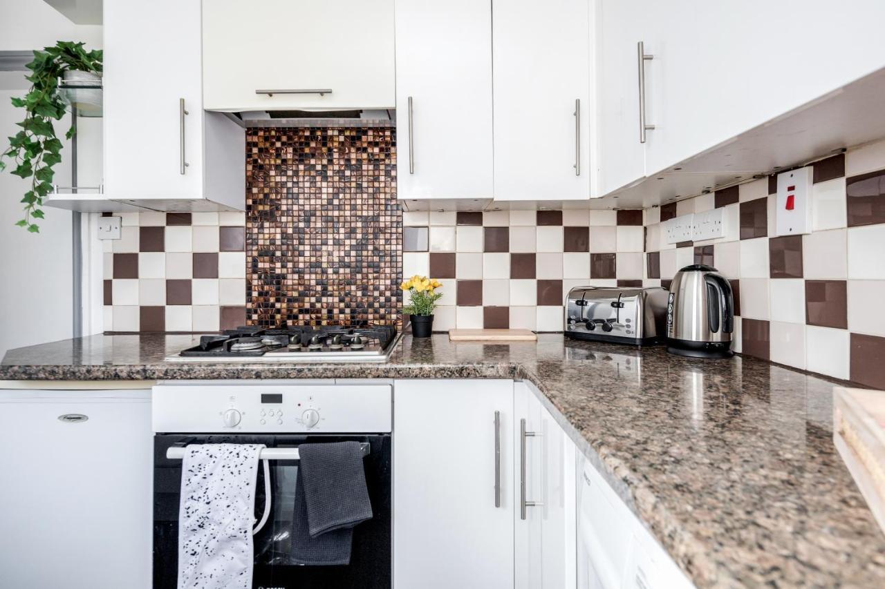 Heathrow 2-Bedroom Maisonette With Parking West Drayton  Eksteriør billede