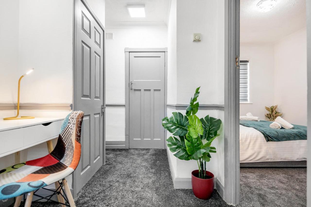 Heathrow 2-Bedroom Maisonette With Parking West Drayton  Eksteriør billede
